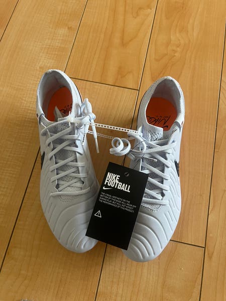 Nike Tiempo Legend 10 Elite SG-Pro Player Edition Soccer  display picture 1