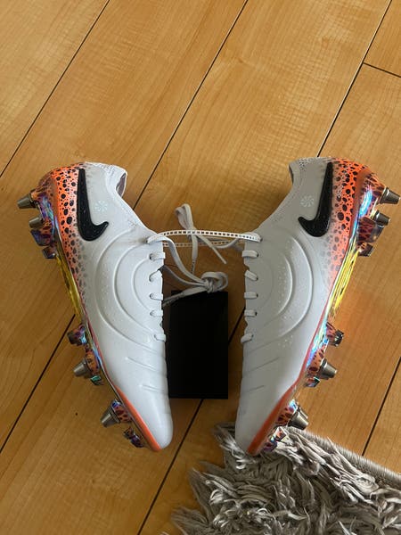 Nike Tiempo Legend 10 Elite SG-Pro Player Edition Soccer  display picture 1