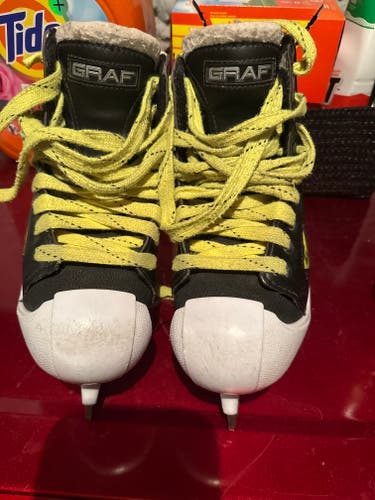 Graf Supra G4500 Hockey Goalie Skates Wide Width Size 4.5 (Used)