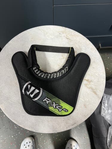 Warrior rx4 e+ goalie neck protector