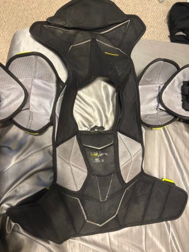 Large Senior Bauer Supreme Ultrasonic Shoulder Pads (Used)
