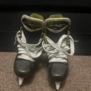 2023 Bauer Vapor X4 Hockey Skates Regular Width Size 1 (Used)