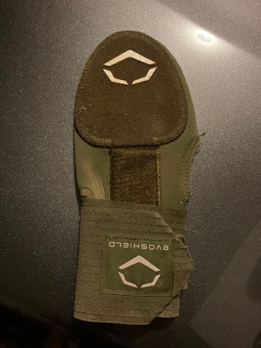 Green adult EvoShield Sliding Mitt (Used)