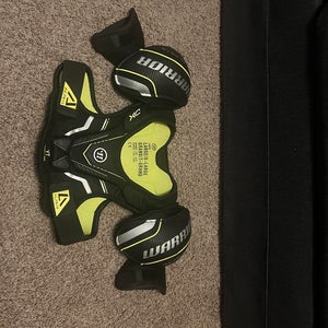 Large/Extra Large Youth Warrior Alpha DX Shoulder Pads (Used)
