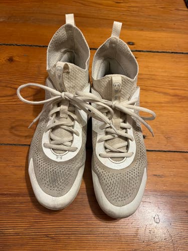 White Women's Size M 6.5 (W 7.5) Adult Under Armour Mid Top (Used)