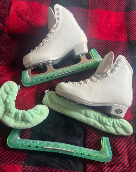 Riedell Ruby skates with soakers and guards, size 3D (wide)