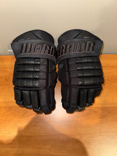 Warrior Super Novium Gloves 15"
