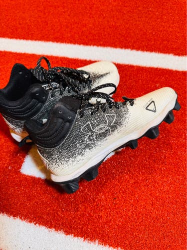 Unisex 4Y (Big Kids / Youth) Under Armour Spotlight MC Mid Top Molded Cleats (Used)