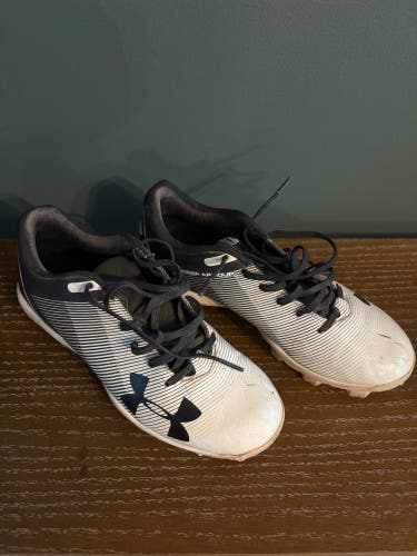 Black Kid's 5Y (Big Kids / Youth) Youth Under Armour Low Top Molded Cleats (Used)