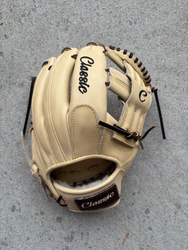 Classic RH Baseball Glove 11.75" (New)