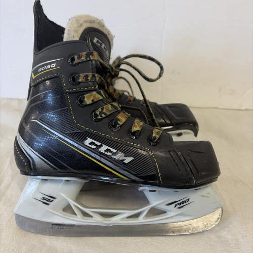 Junior Size 12.5 CCM TACKS 9060 Ice Hockey Skates.