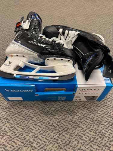 Bauer Vapor Flylite Hockey Skates 7 (New) Fit 3