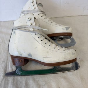Girls Junior Size 13.5 Riedell White Figure Ice Skates
