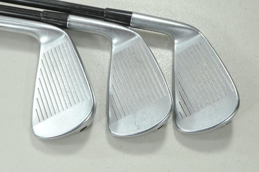 Fer P790 2023 TaylorMade - N°7, Loft 30.5°, Shaft Graphite MMT 65 Regular - Droitier, Neuf Avec Micro-marque