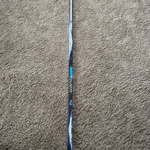 Senior Bauer Vapor Flylite Right Handed Hockey Stick P28 77 Flex (New)