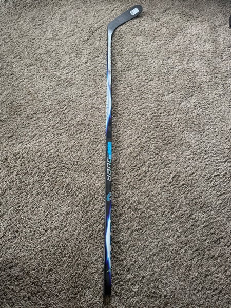 Senior Bauer Vapor Flylite Right Handed Hockey Stick P28 77 Flex (New)