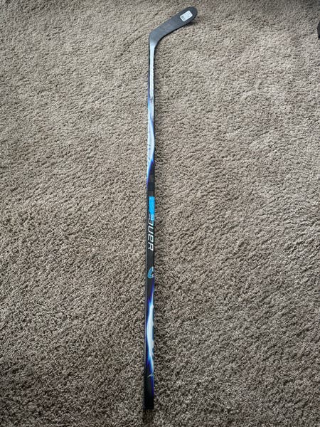 Senior Bauer Vapor Flylite Right Handed Hockey Stick P28 77 Flex