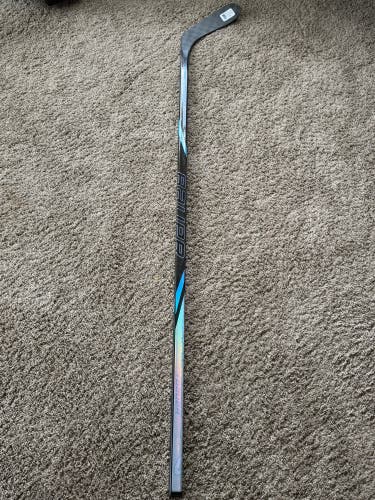 Senior Bauer Nexus Tracer Right Handed Hockey Stick P28 77 Flex (New)