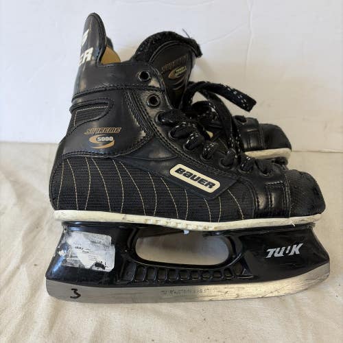 Junior Size 3 Bauer Supreme 5000 Ice Hockey Skates.