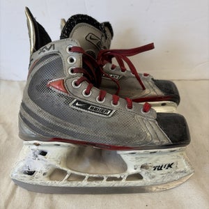 Junior Size 3 Bauer Vapor XVI Ice Hockey Skates.