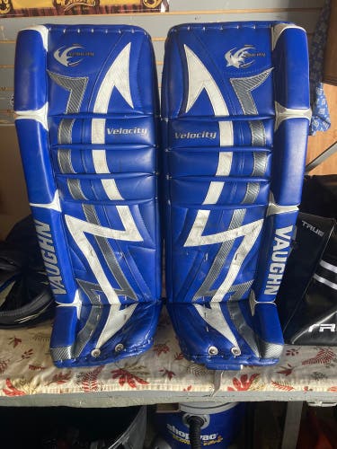 34" Vaughn Velocity 7400 Goalie Leg Pads (Used)