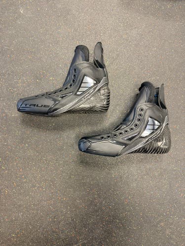 2024 True Pro Custom Hockey Skates Regular Width Pro Stock 9 (New)