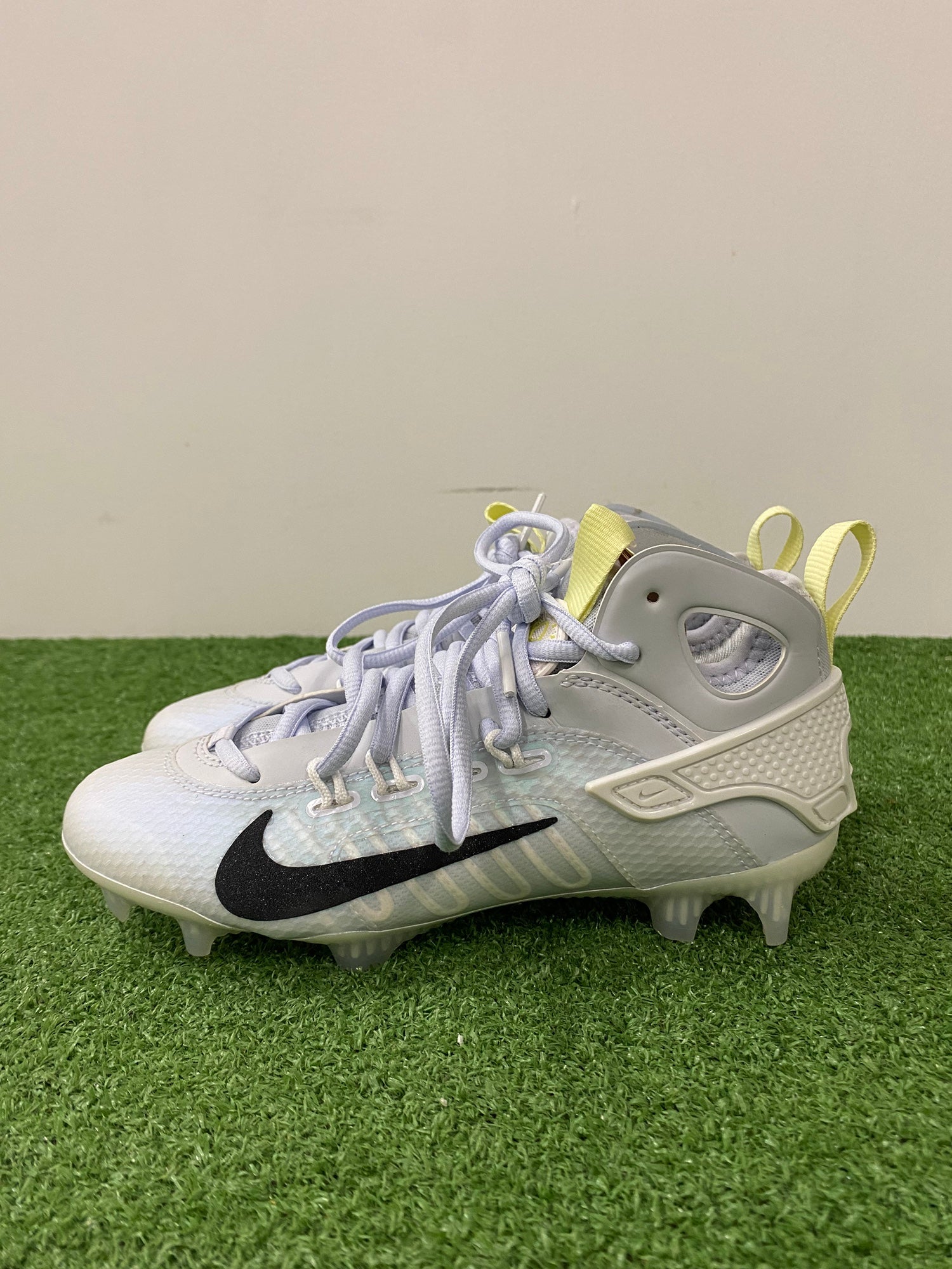 white huarache size 4