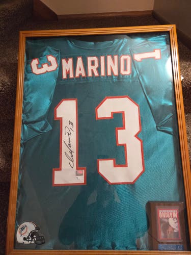 Dan Marino autographed Jersey COA framed!