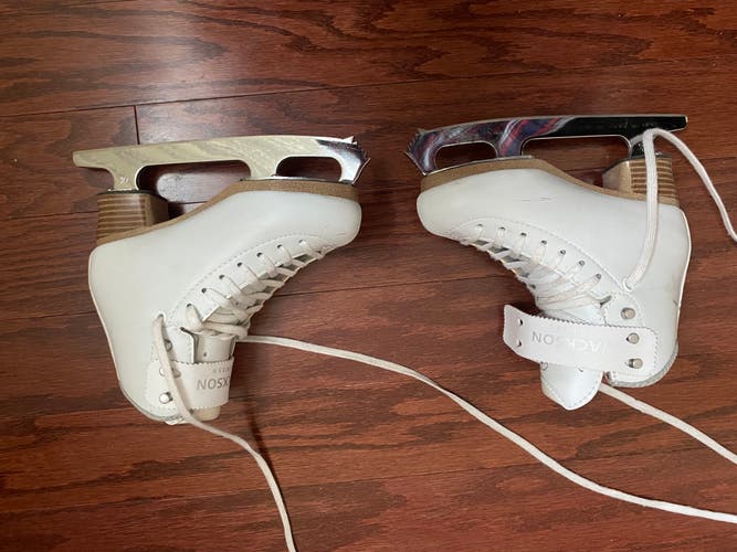 Jackson Ultima Figure Skates A Junior 12.5 (Used)