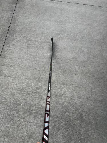 Intermediate Bauer Vapor Hyperlite 2 Right Handed Hockey Stick P92M 55 Flex (Used)