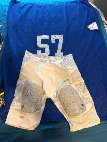 XL Adult Under Armour (Used)