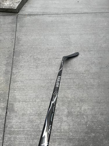 Intermediate Bauer Vapor Flylite Right Handed Hockey Stick P28 55 Flex (Used)