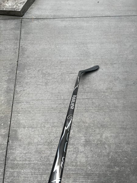 Intermediate Bauer Vapor Flylite Right Handed Hockey Stick P28 55 Flex (Used)
