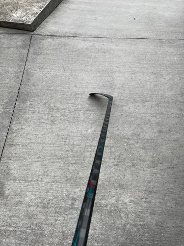 Intermediate CCM Vizion Right Handed Hockey Stick 55 Flex (Used)