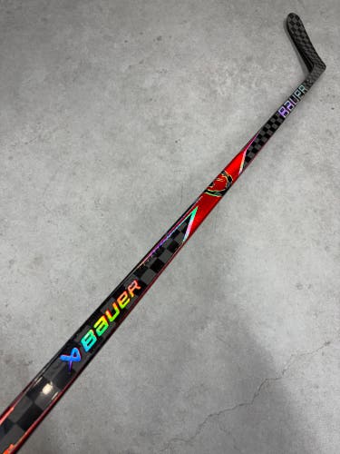 82 Flex P28M Senior Bauer Proto 2 Left Hand Hockey Stick Pro Stock (Used)