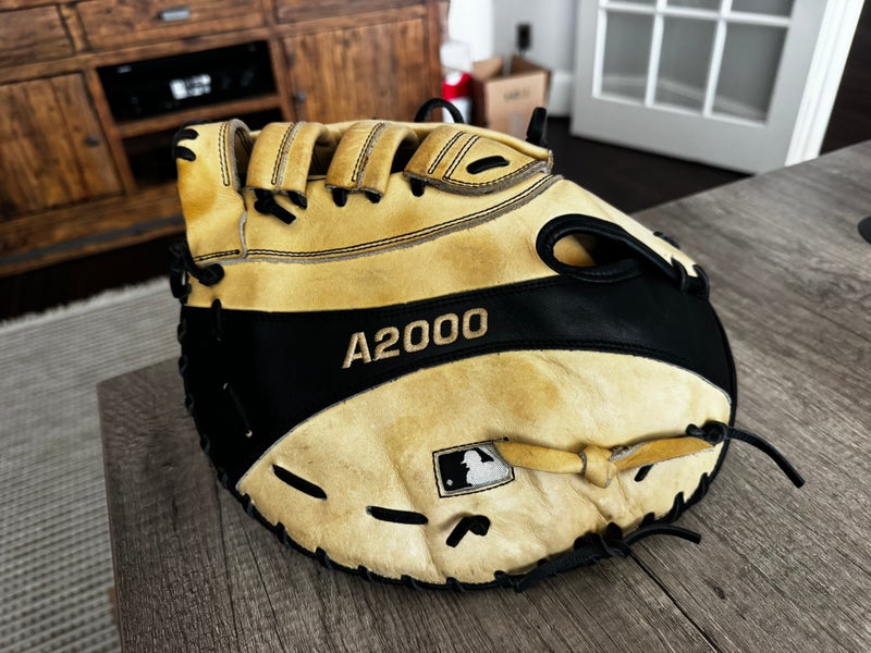 Wilson A2000 RH First Base Baseball Glove 12" (Used)