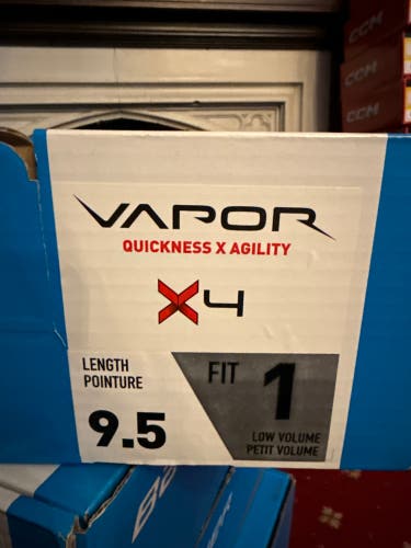 2023 Bauer Vapor X4 Hockey Skates size 9.5 (New)