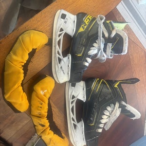 Black/Yellow 2016 CCM Super Tacks Hockey Skates Regular Width Size 3.5 (Used)