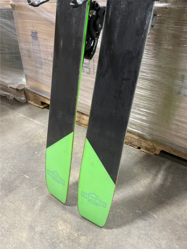 Men's 2018 Elan 164 cm All Mountain Ripstick 96 Skis With Bindings Max Din 10 (Used)