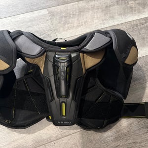 CCM Tacks as 580 shoulder pads