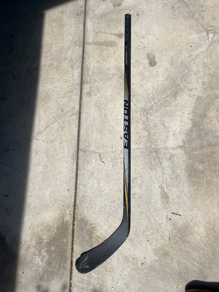 Intermediate Easton Synergy 80 Right Handed Hockey Stick Mid Pattern 60 Flex (Used)