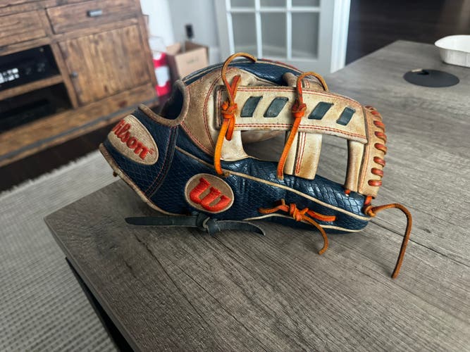 Wilson A2000 RH Infield Baseball Glove 11.5" (Used)