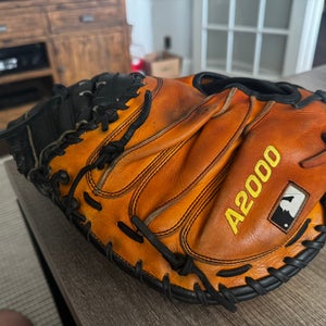 Wilson A2000 RH Catcher's Baseball Glove 32.5" (Used)