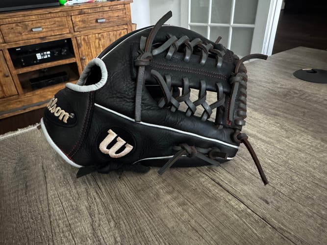 Wilson A1000 RH Infield Baseball Glove 11.5" (Used)