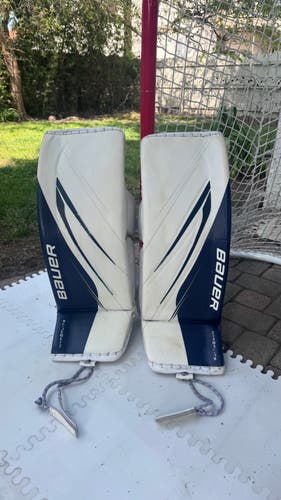 Medium 2023 Bauer Hyperlite 2 Goalie Leg Pads (Used)