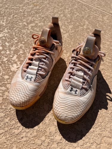 Under Armour HARPER Number Three HOVR Metal Baseball Cleats: Men's Size M 8.5 (Used)