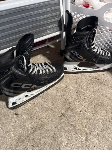 Black 2024 CCM Tacks XF Pro Hockey Skates 9 (Used)