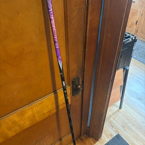 Senior Bauer Vapor Flylite Right Handed Hockey Stick P28 67 Flex Pro Stock (Used)