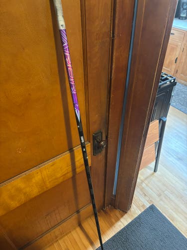 Senior Bauer Vapor Flylite Right Handed Hockey Stick P28 67 Flex Pro Stock (Used)