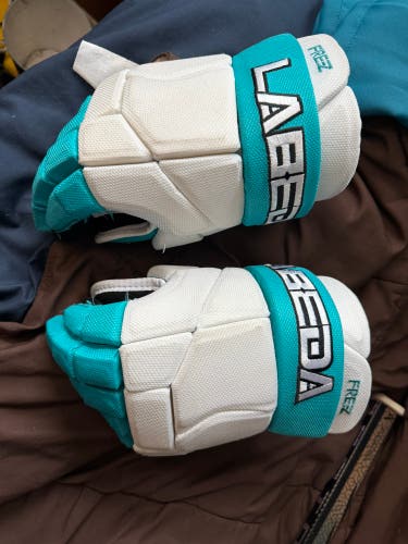 Labeda freez hockey Gloves 13" (Used)